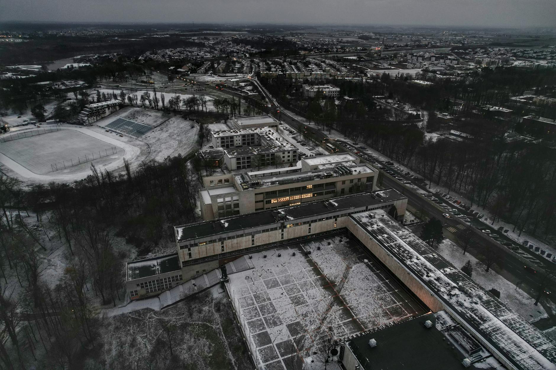 Dynów modernizuje szkołę. Wymiana okien i podłóg w PSP nr 1